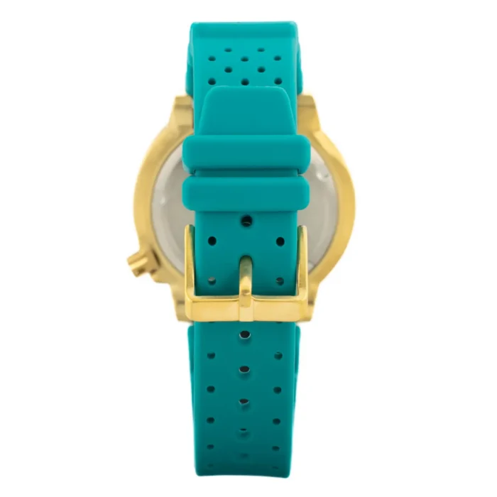 CITIZEN BN0162-02X-3 Arbatinės spalvos guminio laikrodžio dirželio su aukso spalvos sagtimi vaizdas stambiu planu, matomos siūlės ir reguliavimo skylutės.