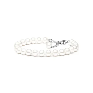 Elegant white pearl bracelet with a silver clasp, showcasing a timeless and classic design. Perfect for any occasion.