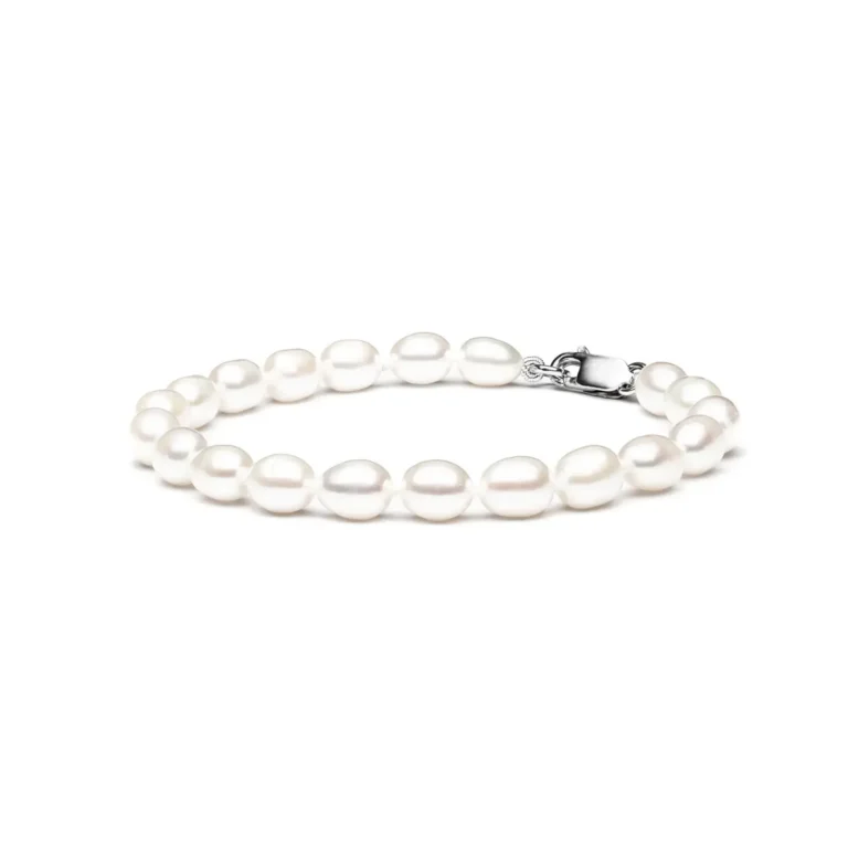 Elegant pearl bracelet featuring lustrous white pearls and a secure silver clasp, showcasing timeless sophistication.