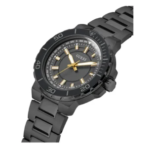 En elegant svart Guess-klocka med en stilfull guld- och silverurtavla, med armband i rostfritt stål och en sportig design.