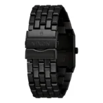 NIXON A1262-2 Tyylikäs Nixon-kello, jossa on kiiltävä musta metalliranneke, suorakulmainen kotelo ja kaiverrettu solki, täydellinen modernin muotoilun ystäville.